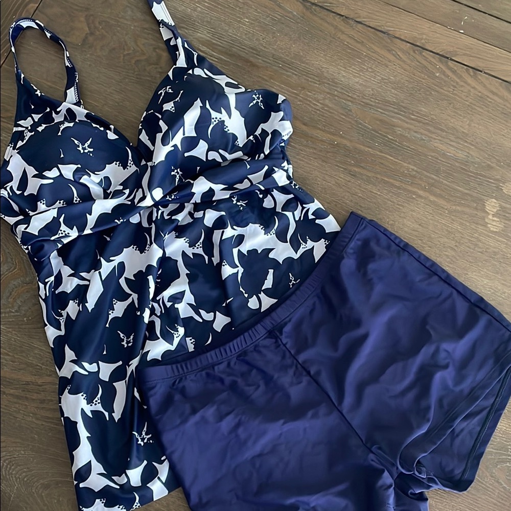 Navy and White Floral Swimsuit Set Tankini and Shorts NWOT From Amazon